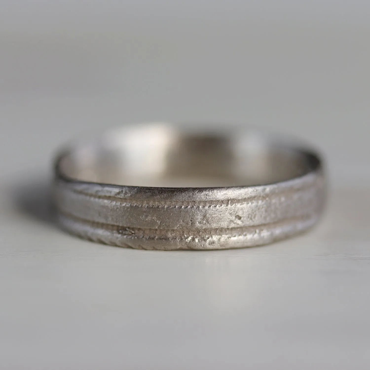 Ancient Texture Striped Ring •
