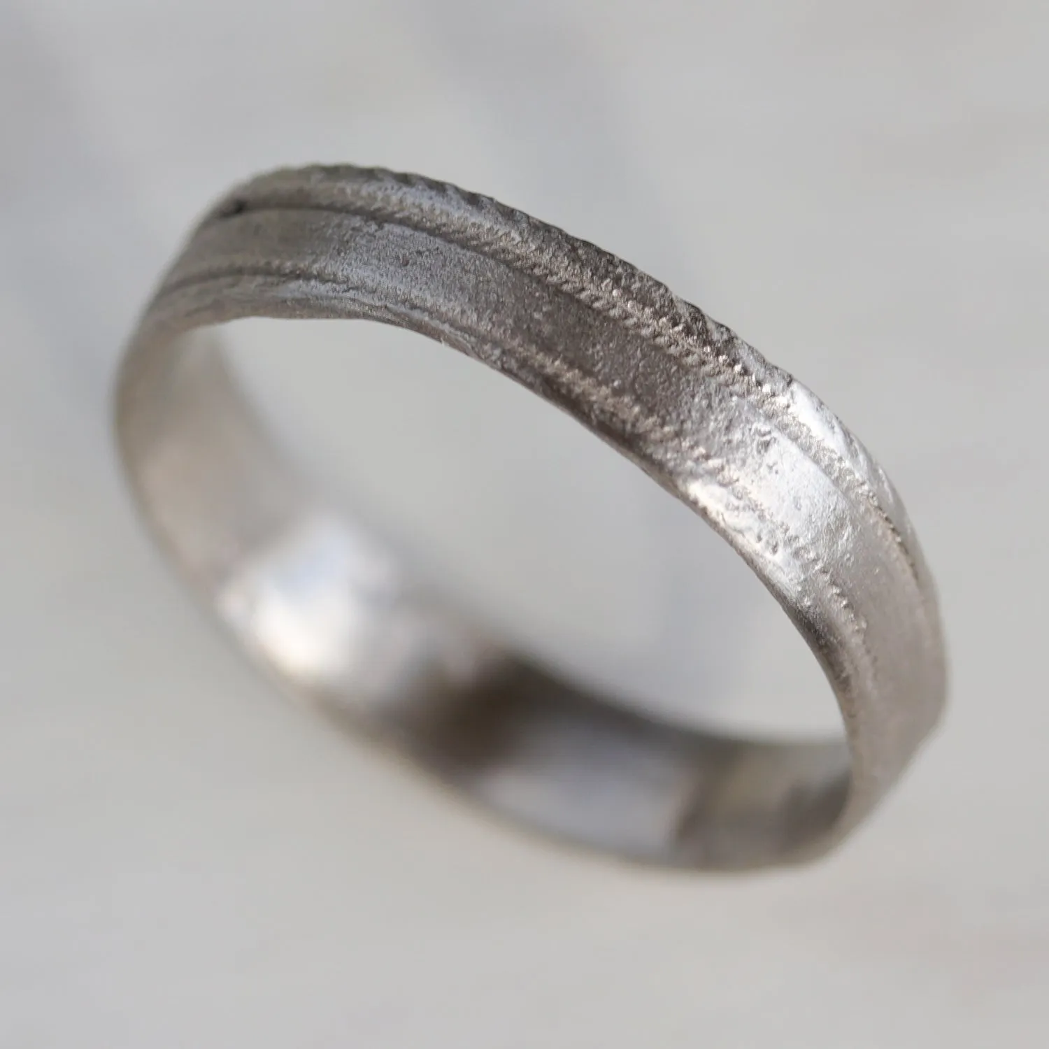 Ancient Texture Striped Ring •