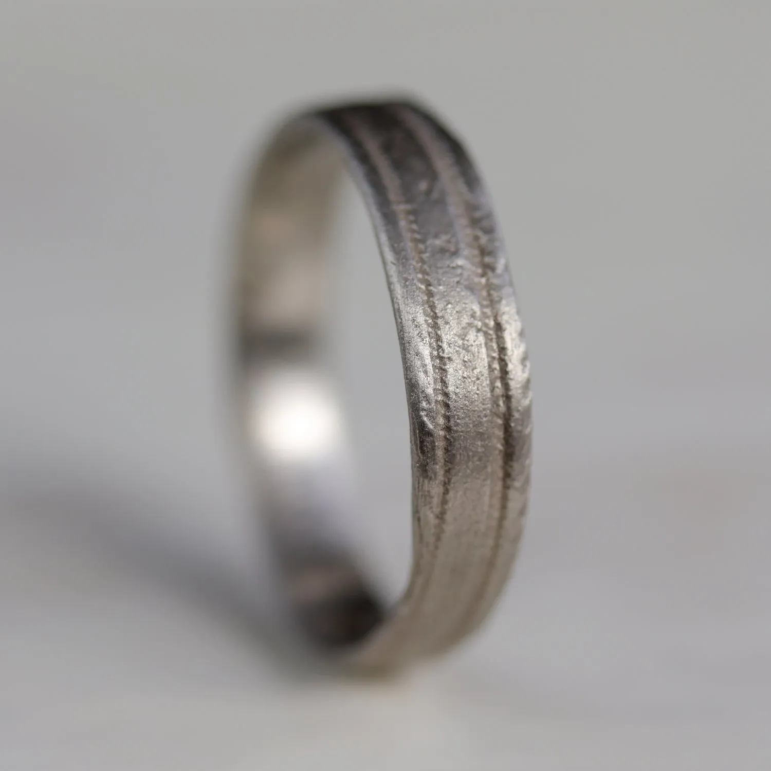 Ancient Texture Striped Ring •