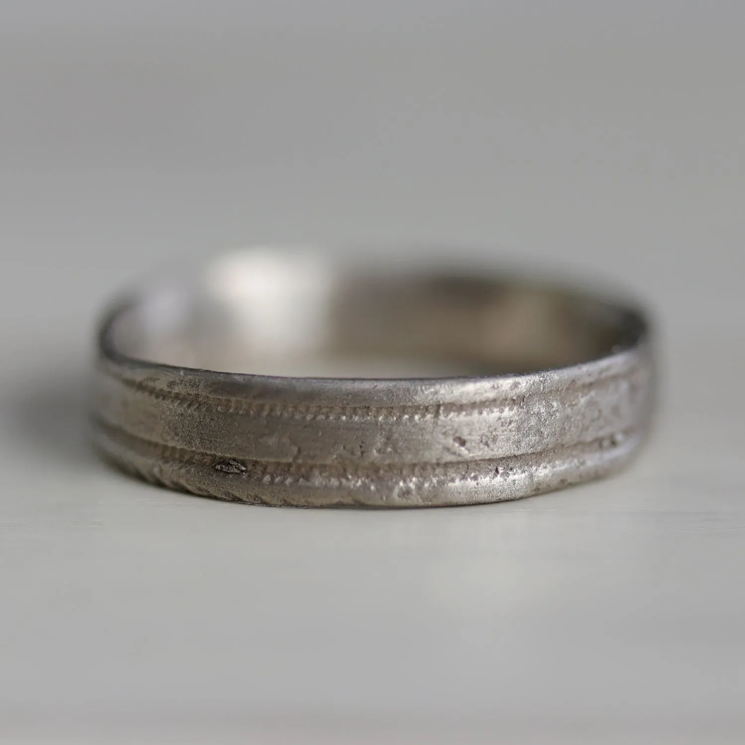 Ancient Texture Striped Ring •